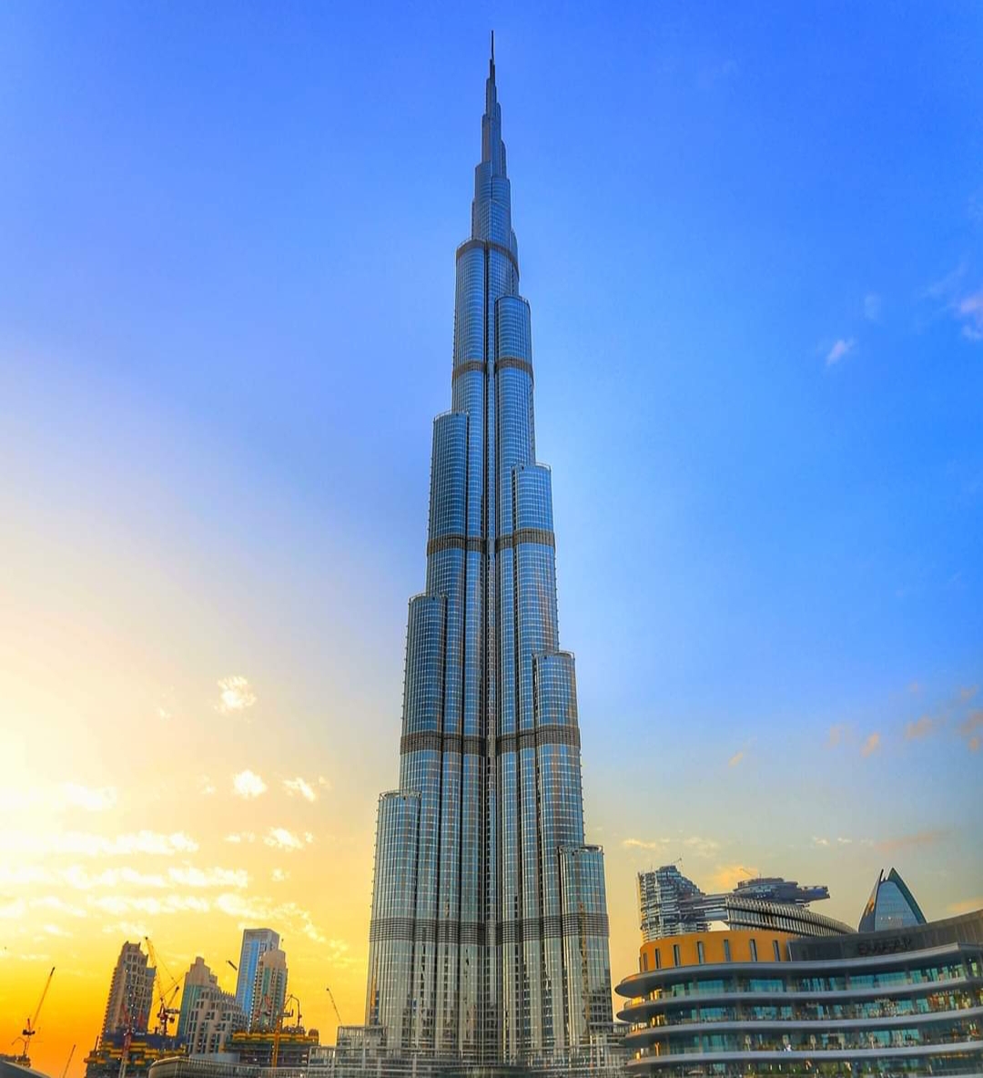 Enjoy the Beauty of the Burj Khalifa